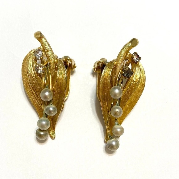 Vintage Richieleu Clip-On Earrings Seed Pearl and Rhinestones - Picture 1 of 8